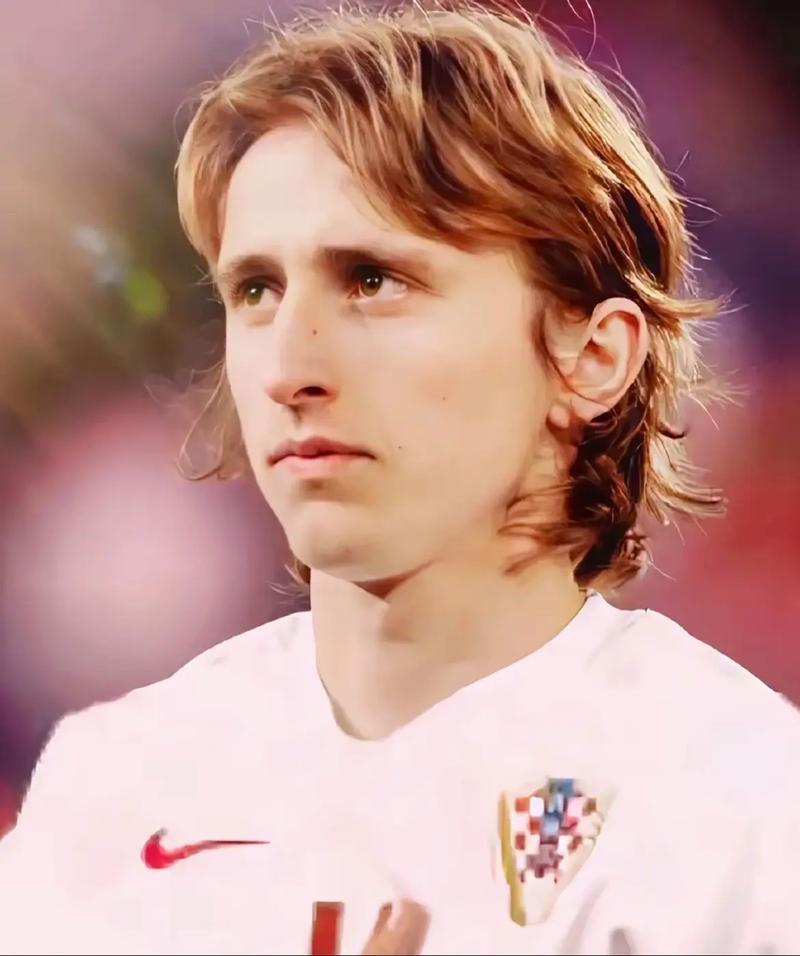 皇马真领袖！39岁魔笛怒骂2亿巨星不防守 9场砍3球+1战破2大纪录